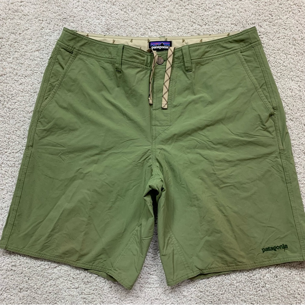 Men's PATAGONIA Moss GREEN Flat Front 9" INSEAM Outdoor HIKING Walking SHORTS 38